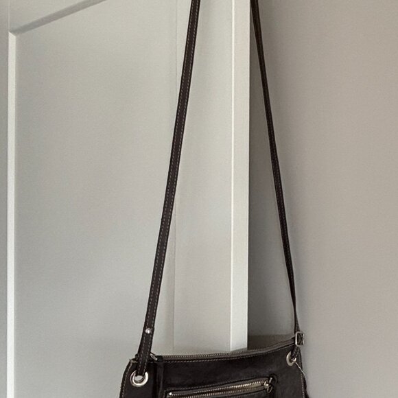 Roots Edie Crossover Bag in a Pebbled Leather- Dark Grey Colour - Made in Canada - Picture 4 of 7